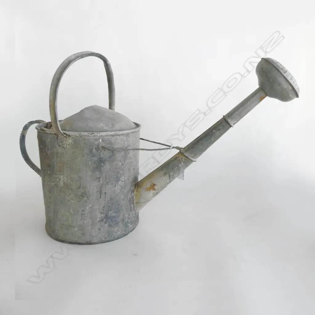 VINTAGE METAL WATERING CAN H.420mm Image 1++