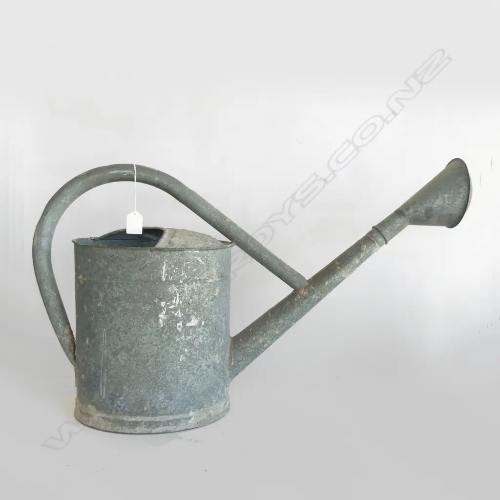 VINTAGE METAL WATERING CAN H.400mm Image 1++