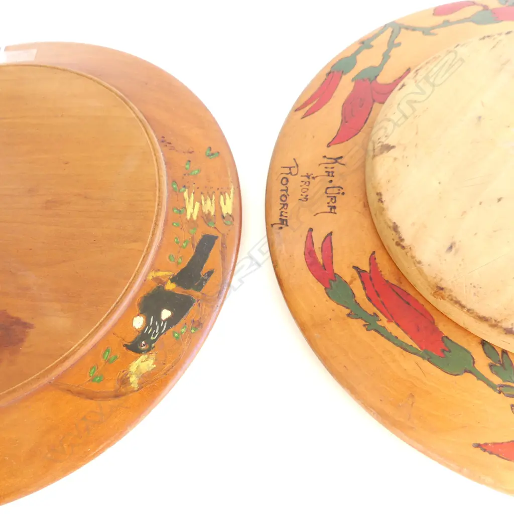 TWO NZ FOLK ART BREAD BOARDS, TUI IN KOWHAI TREE & KIA ORA FROM ROTORUA, DIA 280MM Image 1++