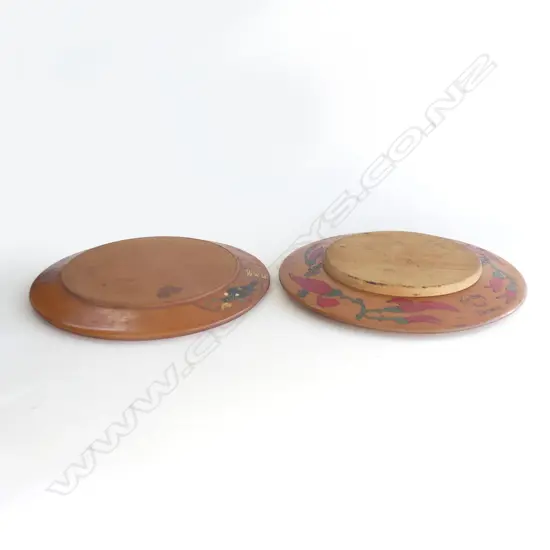 TWO NZ FOLK ART BREAD BOARDS, TUI IN KOWHAI TREE & KIA ORA FROM ROTORUA, DIA 280MM