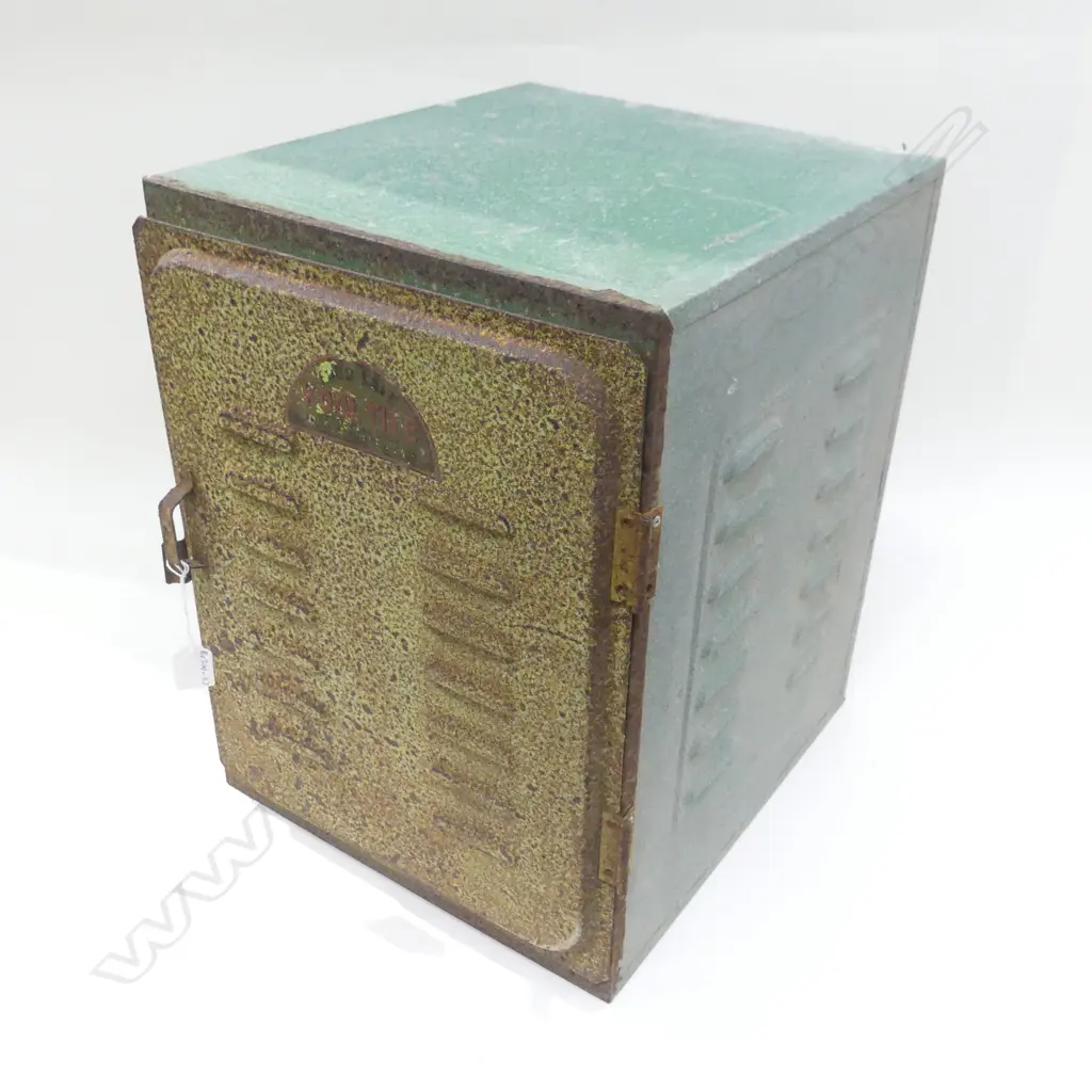 VINTAGE GALVANISED FOOD SAFE 430 X 330MM Image 1++