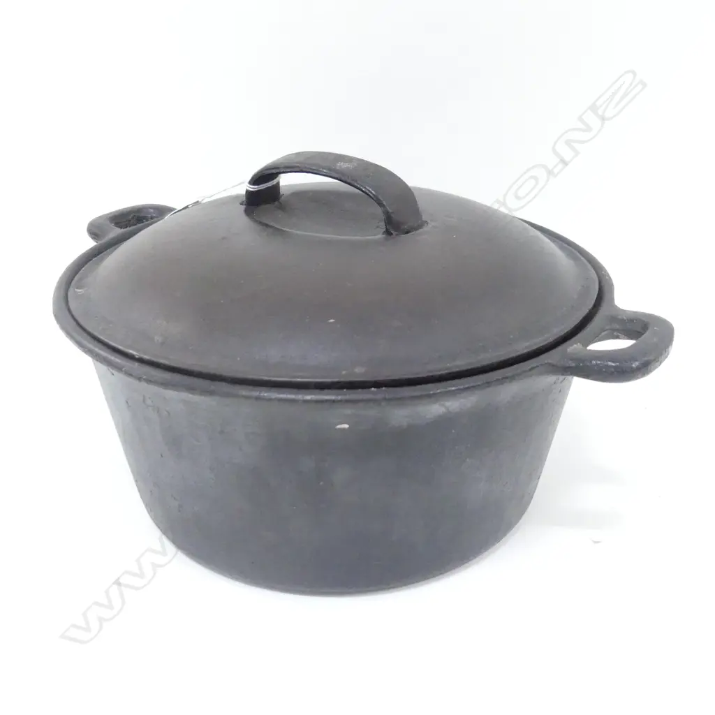 CAST IRON LIDDED CASSEROLE POT 260mm dia Image 1++