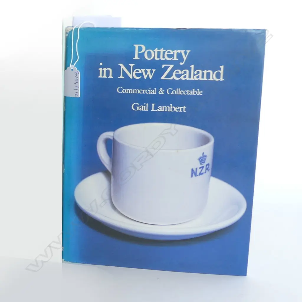 GAIL LAMBERT 'POTTERY IN NZ: COMMERCIAL & COLLECTABLE' Image 1++