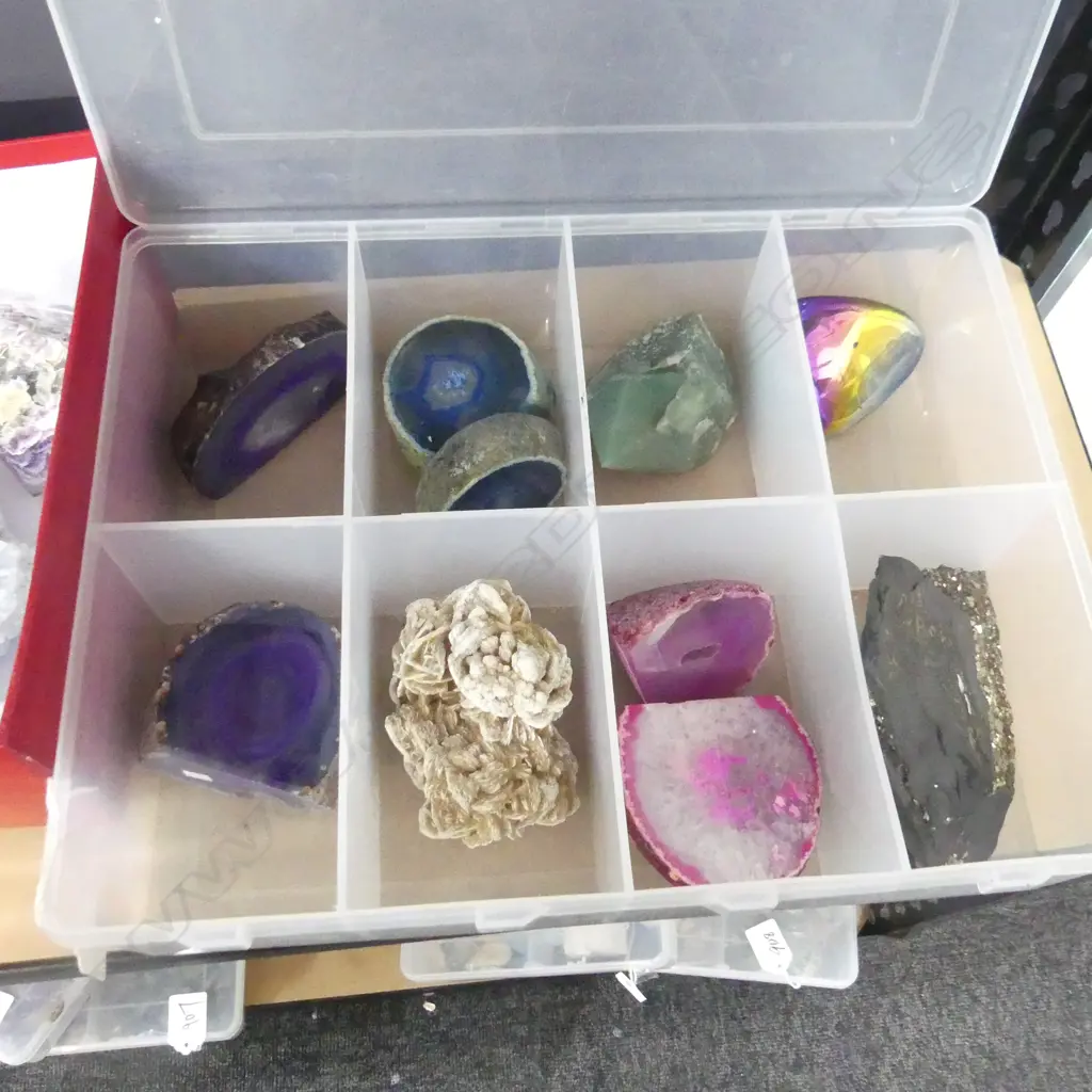 BOX LOT ASST. GEODES & POLISHED STONES Image 1++