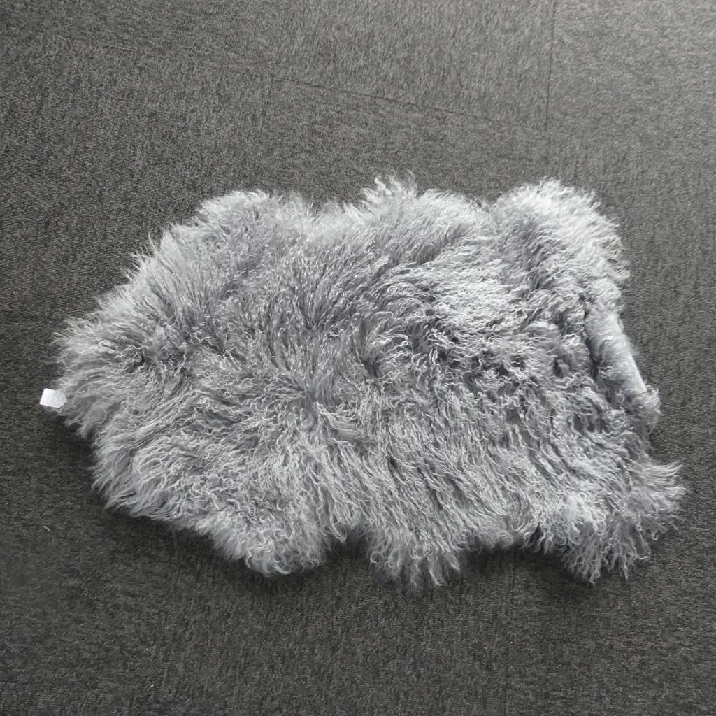 GREY LAMB HIDE RUG 950x600mm Image 1++