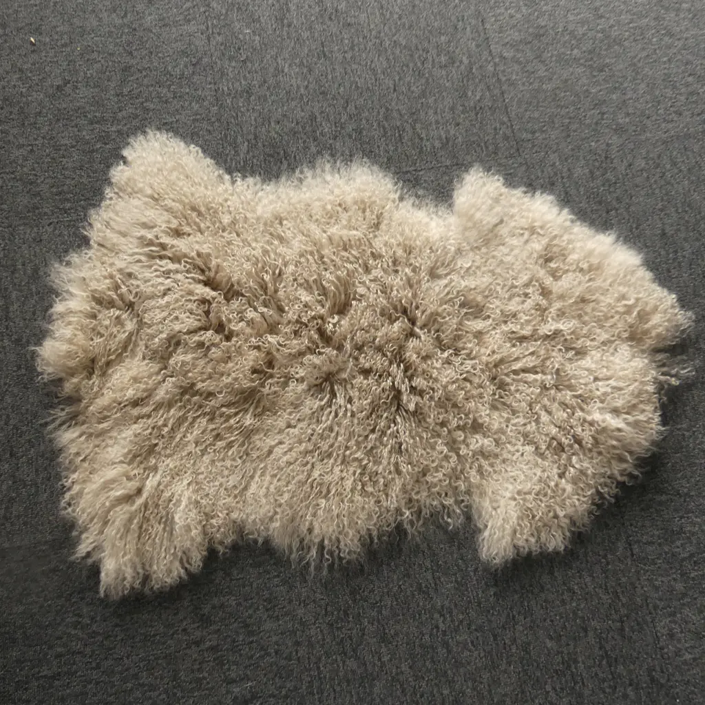 BEIGE LAMB HIDE RUG 950x600mm Image 1++