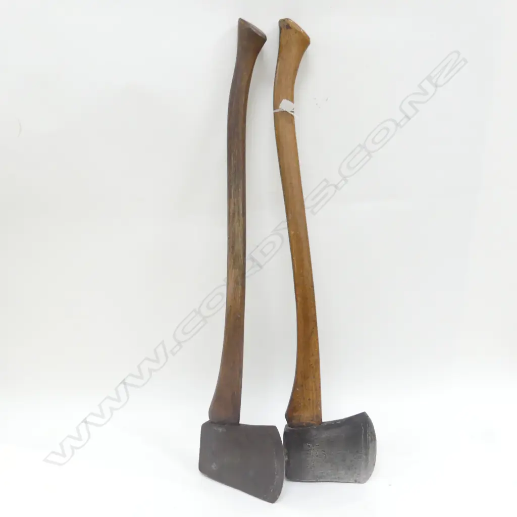 2 VINTAGE AXES - BOTH KELLY CANADIAN 'TRUE TEMPER' L.815mm Image 1++