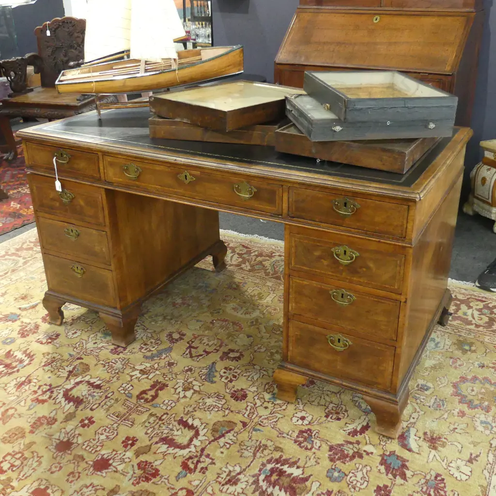VICTORIAN MAHOGANY LEATHER TOPPED DOUBLE PEDESTAL DESK 1350x720mm Image 1++