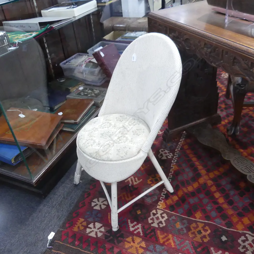 OLD WHITE WICKER CHAIR  Image 1++