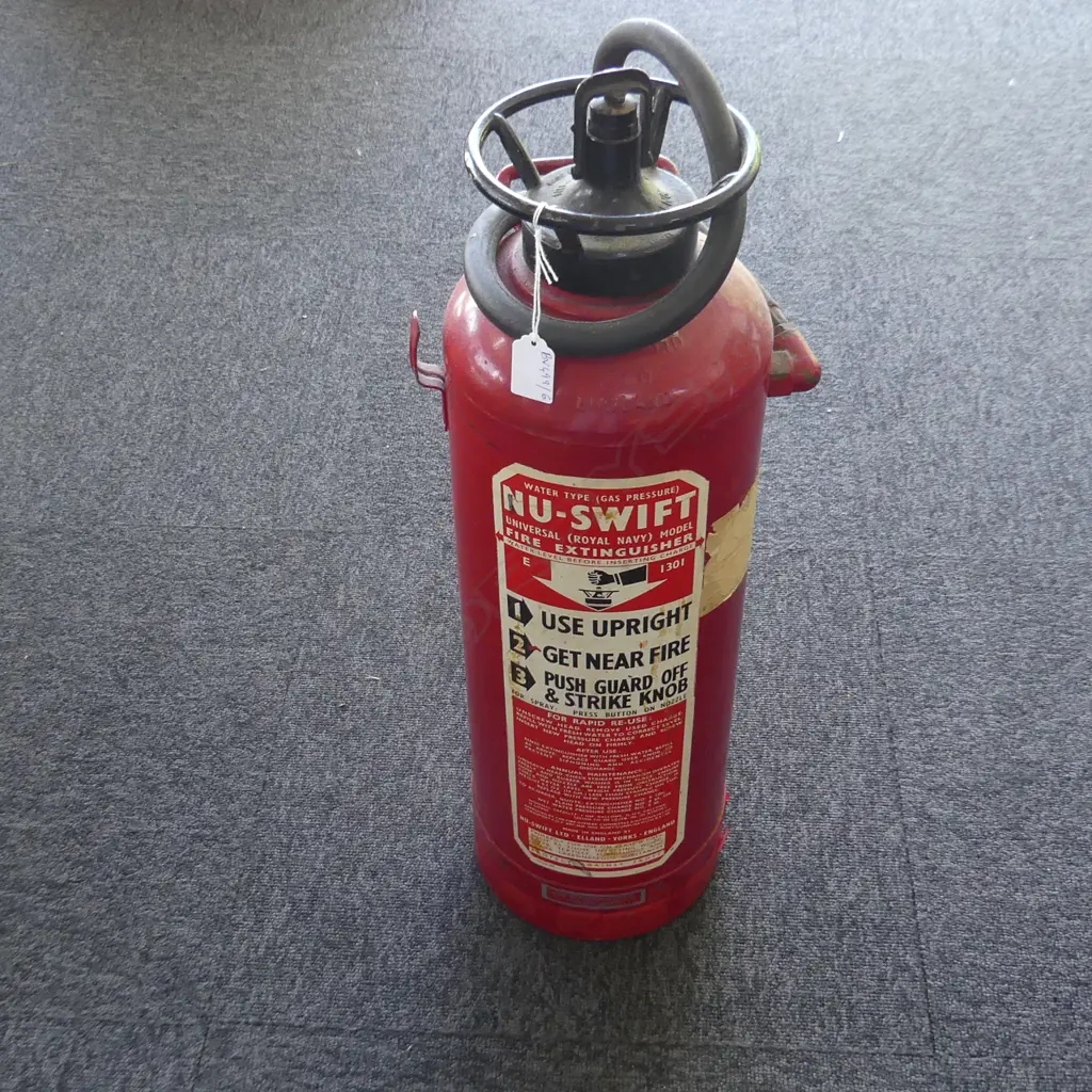 VINTAGE RED FIRE EXTINGUISHER H.620mm Image 1++