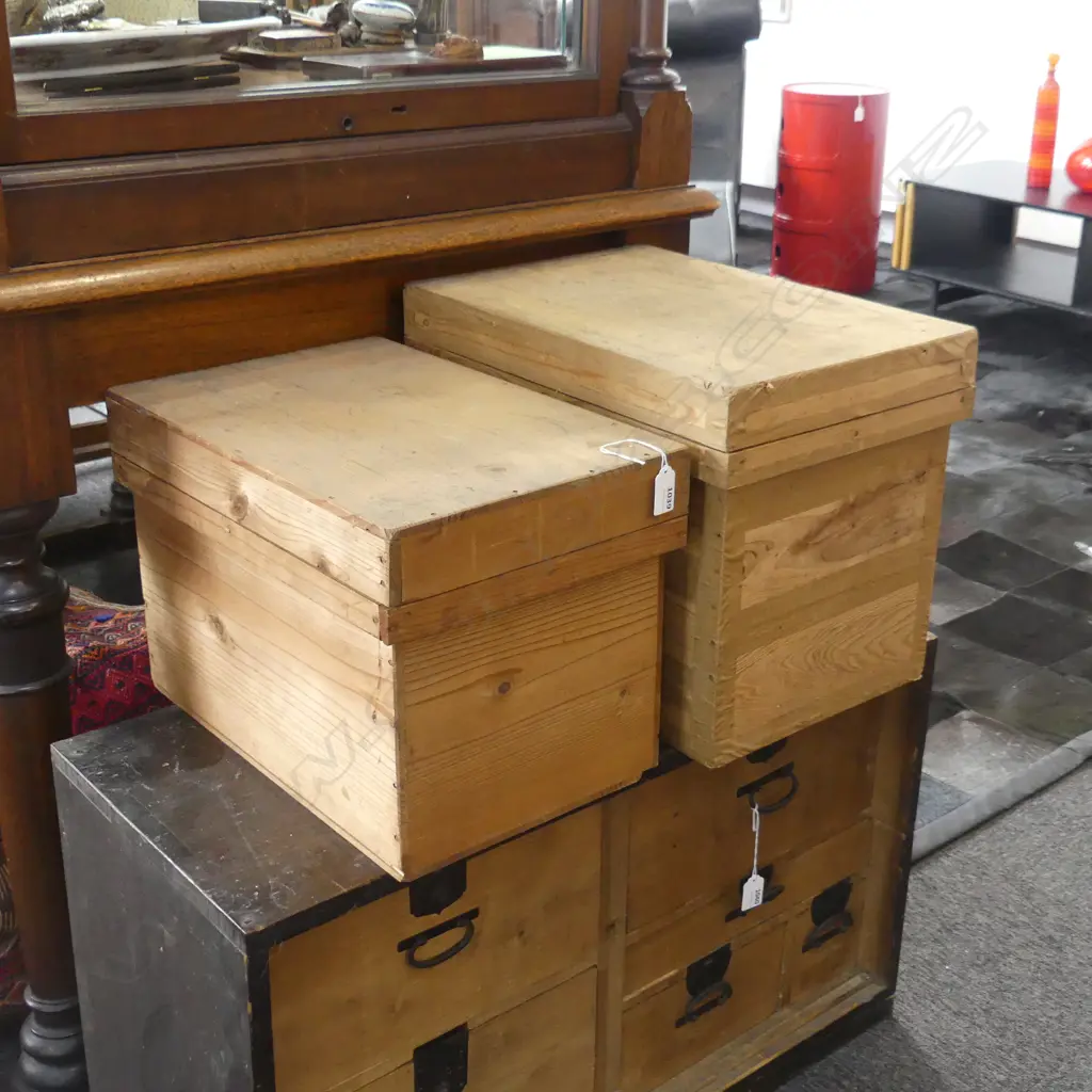 2 CEDAR TIN-LINED TEA STORAGE BOXES Image 1++
