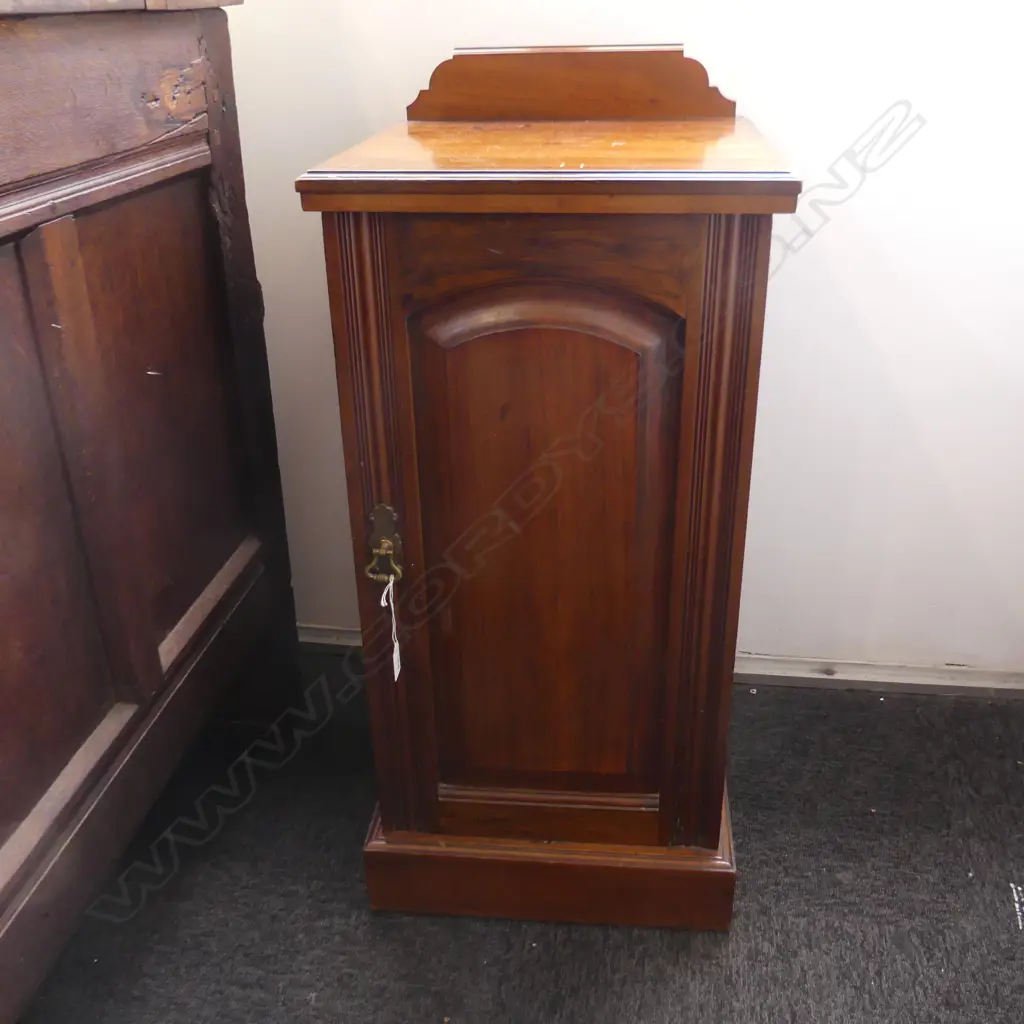 EDWARDIAN CABINET w. 1 INTERNAL SHELF 395x390x860mm Image 1++