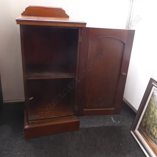 EDWARDIAN CABINET w. 1 INTERNAL SHELF 395x390x860mm