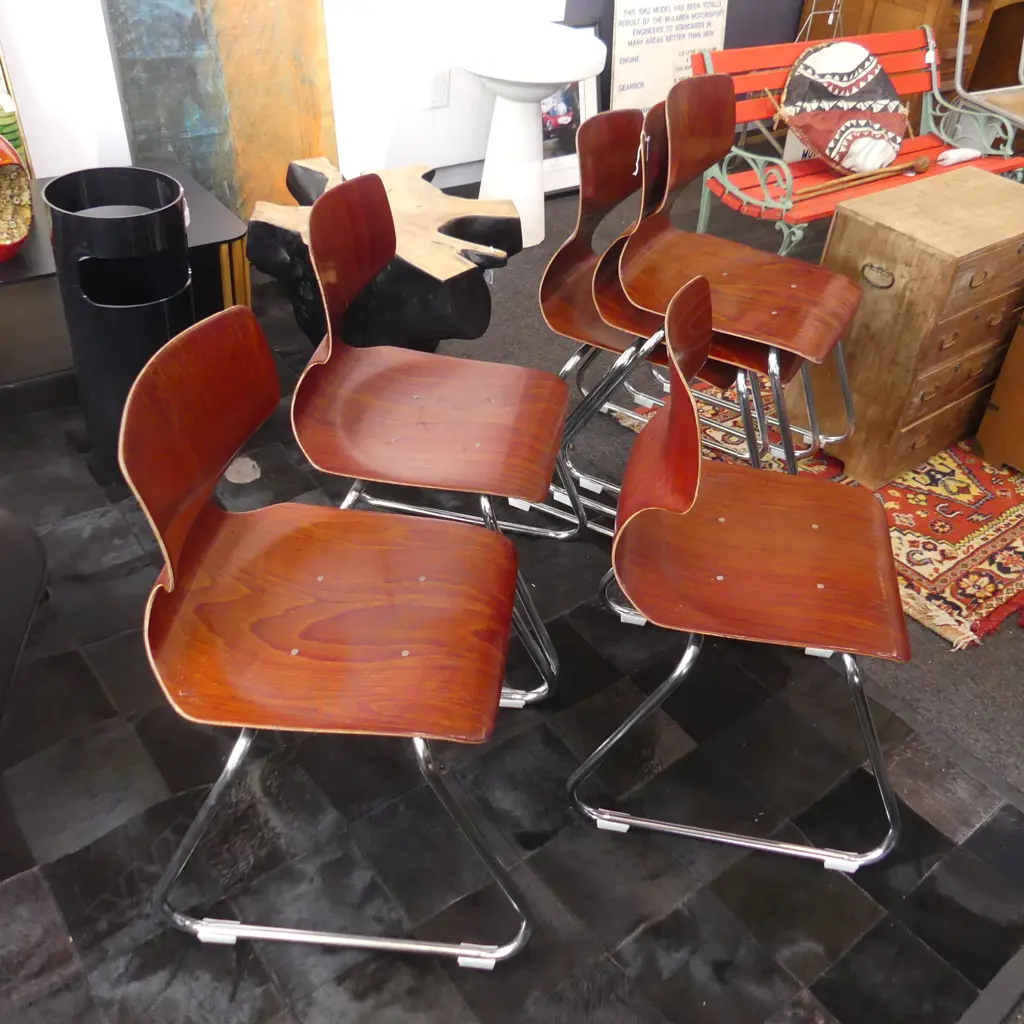 6 ADAM STEGNER STYLE PLYWOOD STACKING CHAIRS Image 1++