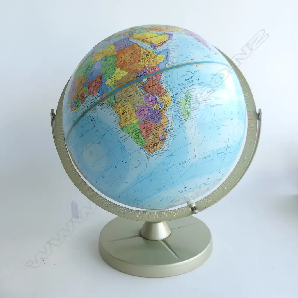 LARGE WORLD GLOBE ON STAND APPROX H. 450MM Image 1++