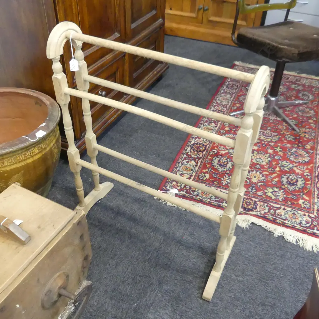  RUSTIC VICT STYLE WOODEN TOWEL STAND H 790 MM Image 1++