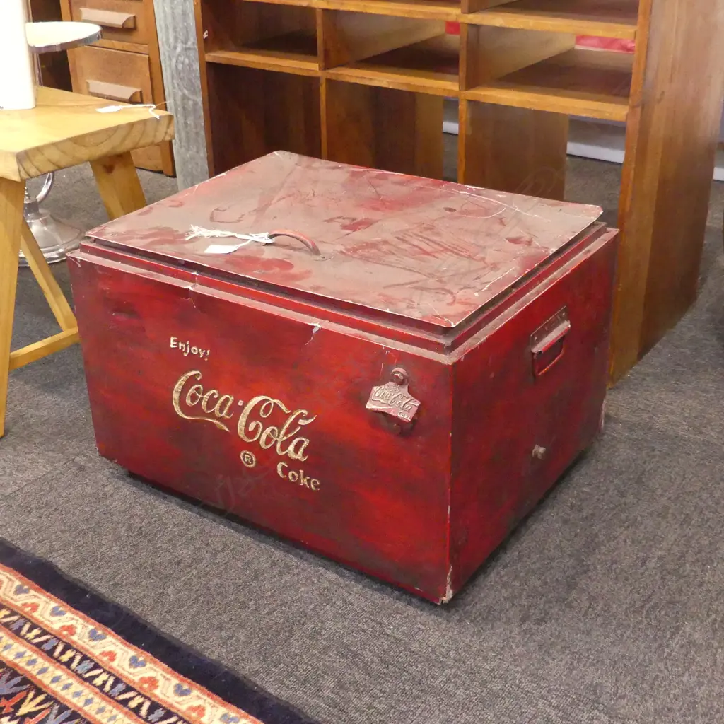 LGE VINTAGE STYLE RED PAINTED METAL 'COCA-COLA' DRINKS COOLER ICEBOX 580x440x380mm Image 1++