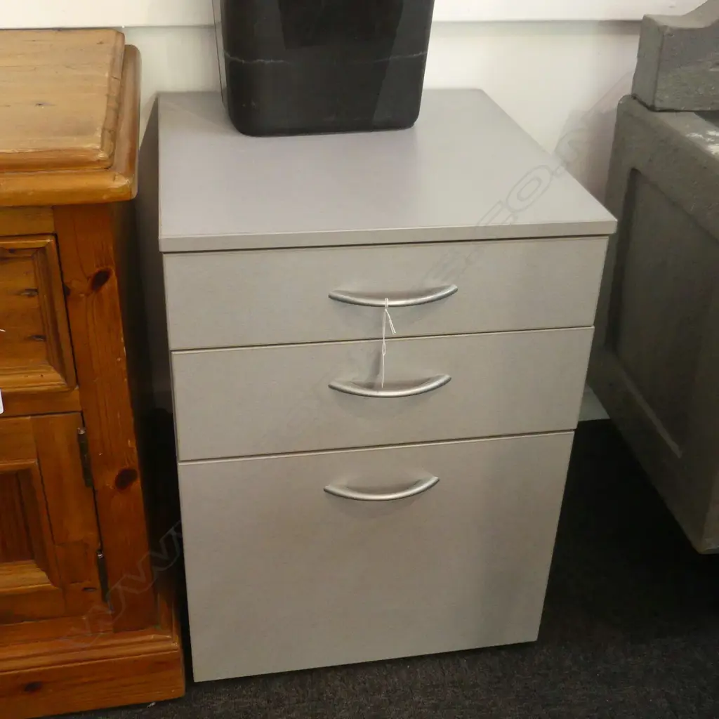 FILING CABINET WITH 2 DRAWERS ON CASTORS H 620 MM Image 1++