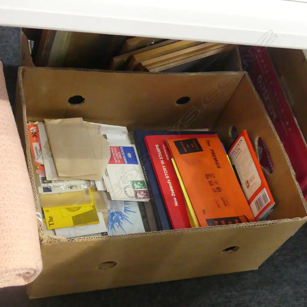 BOX LOT STAMPS STAMP ALBUMS STAMP BOOKS ETC Image 1++