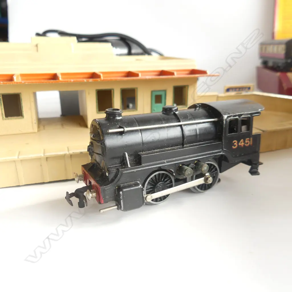 TRIX TWIN ELECTRIC TRAIN SET  TWO ENGINES TRACK ETC AK1  Image 1++
