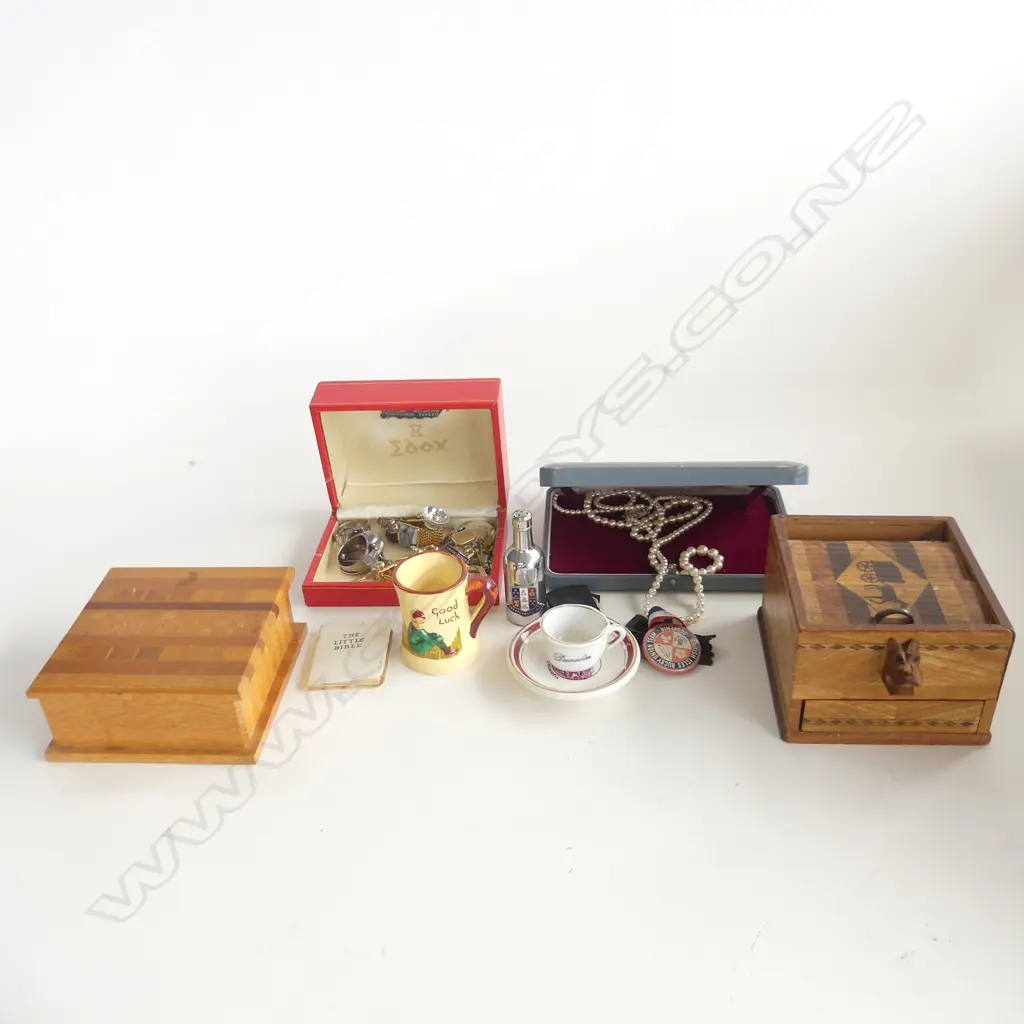 SMALL BOX COSTUME JEWLERY  CIG BOX  NZ WOODS BOX ETC 20987 Image 1++