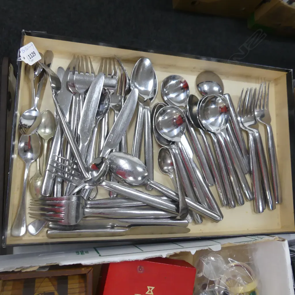 BOX LOT ASSORTED CULTERY Image 1++