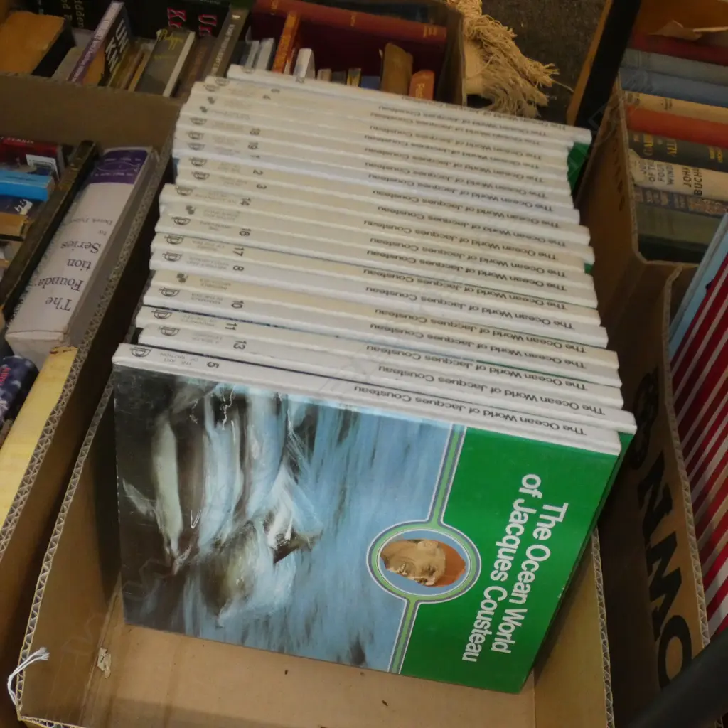 BOX LOT 20x 'THE OCEAN WORLD OF JACQUES COUSTEAU' Image 1++
