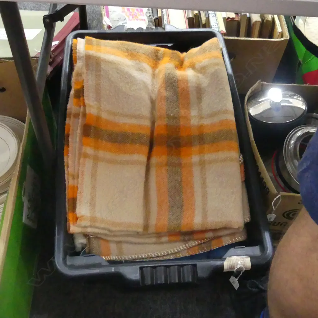 3 ASST VINTAGE WOOL BLANKETS Image 1++
