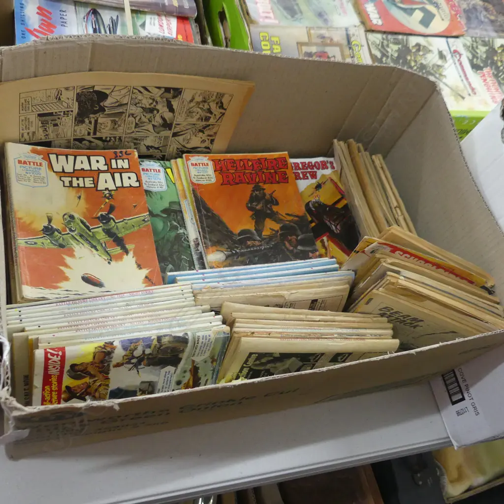 BOX ASST VINTAGE FLEETWAY LIBRARY BATTLE PICTURE COMIC BOOKS, SOME A/F APPROX 100 Image 1++