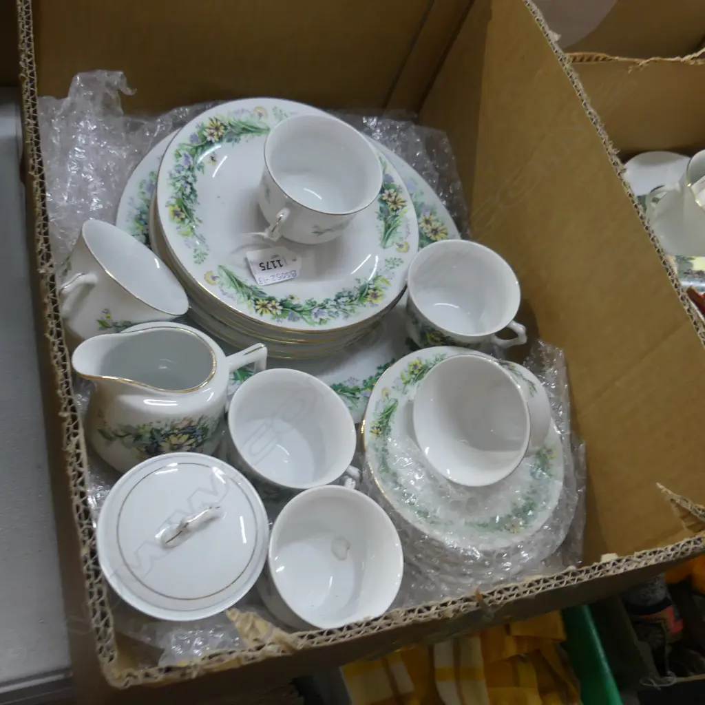 BOX LOT - 21 PC TEA SET  Image 1++