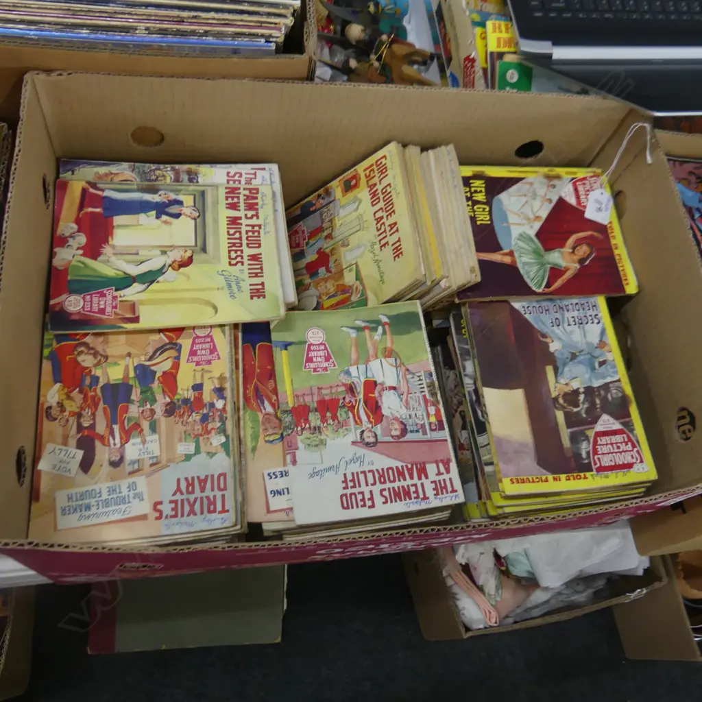 LG BOX VARIOUS VINTAGE SCHOOL GIRLS PICTURE LIBRARY COMIC BOOKS INCL TRIXIE, MANDY, DEBBIE ETC.. APPROX 175 Image 1++