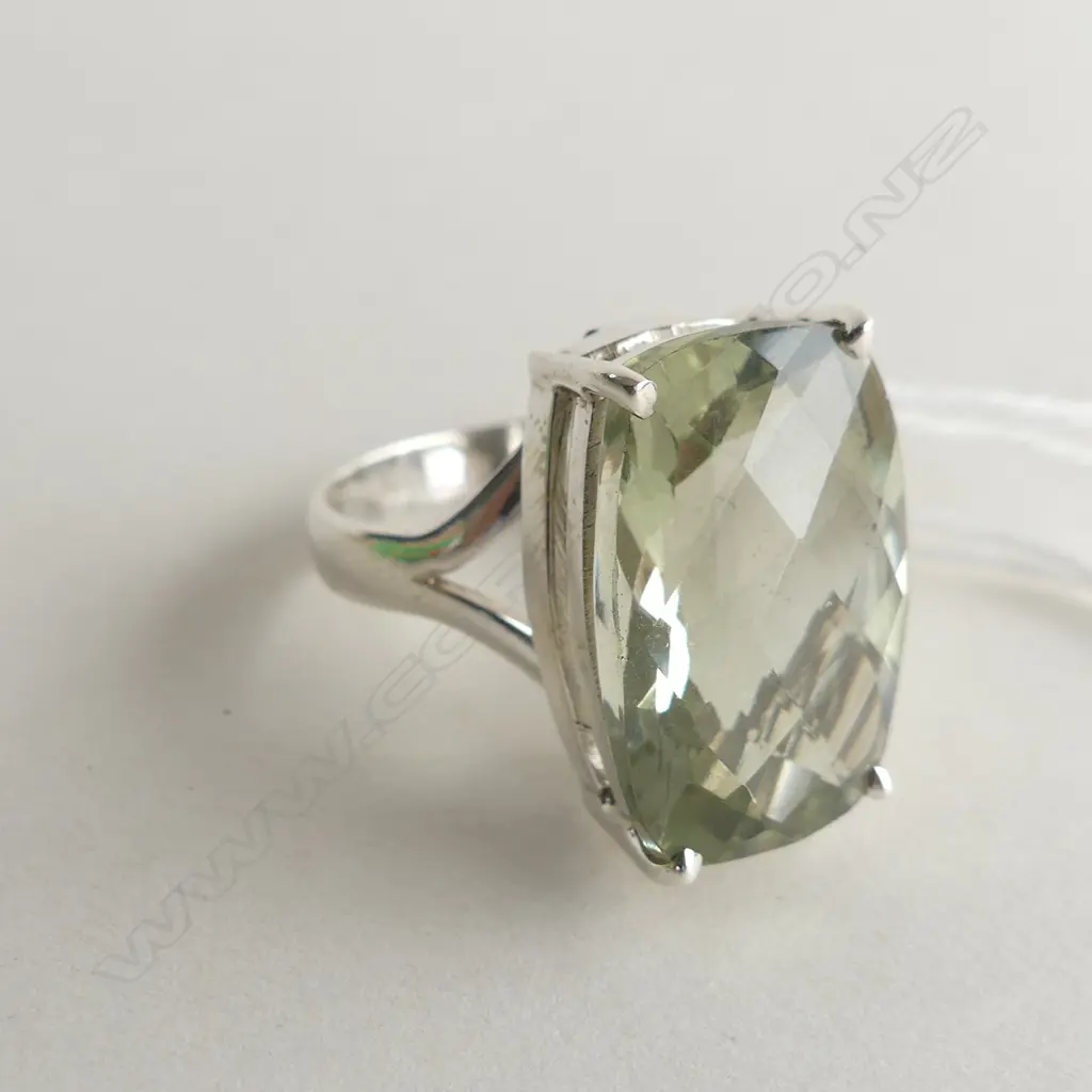 925 GREEN AMYTHEST RING 6.6 GRAMS Image 1++