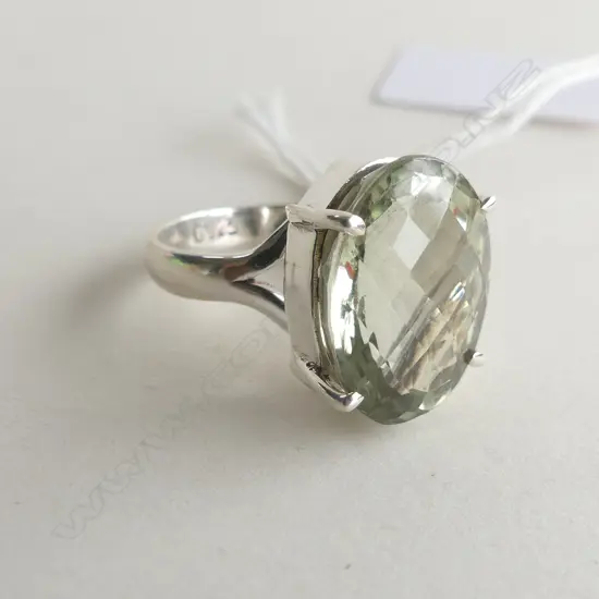 925 GREEN AMYTHEST RING 6.4 GRAMS