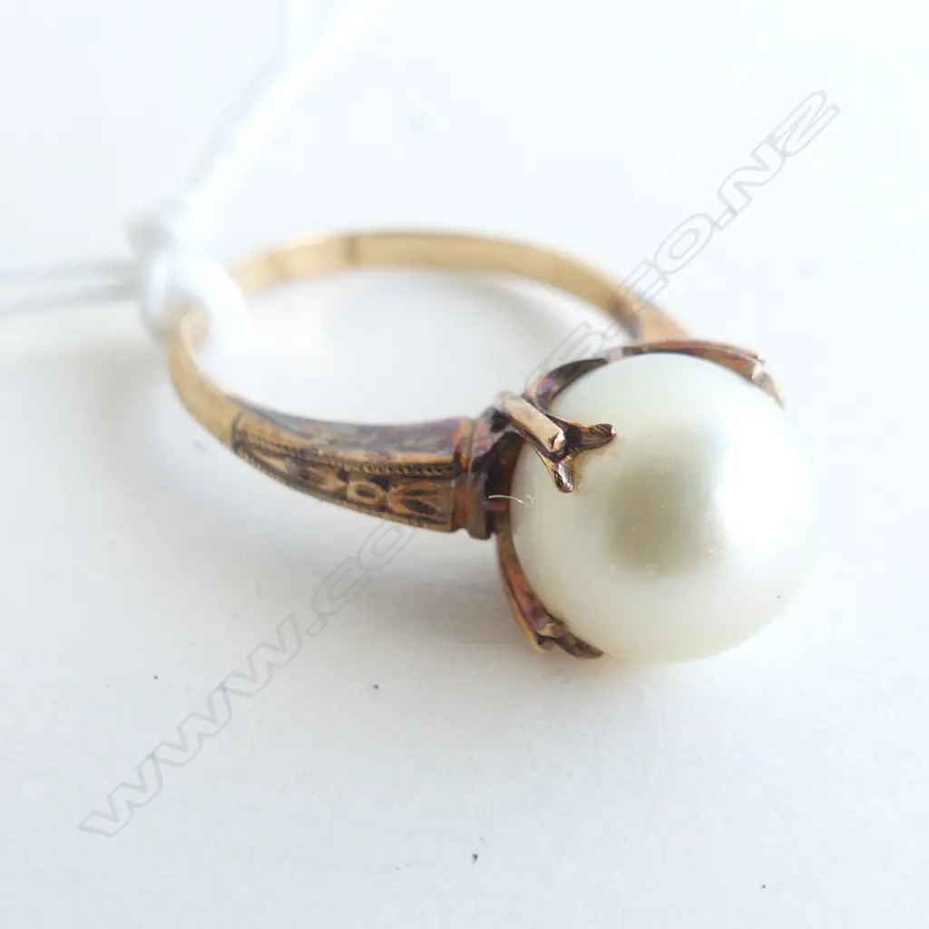 14CT (TESTED) CREAM COLOURED PEARL RING 3.5 GRAMS Image 1++