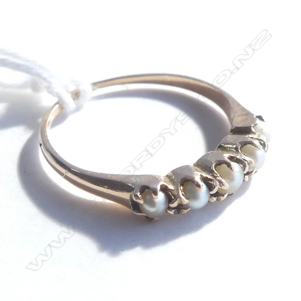 OLD 9CT GOLD & 5 SMALLS PEARLS CLAW SET IN RING (20317) Image 1++