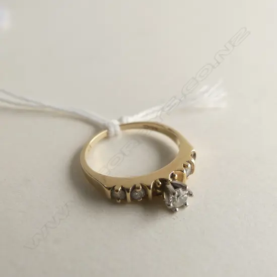 14CT YELLOW GOLD  DIAMOND RING, 1 STONE MISSING 2.3GMS