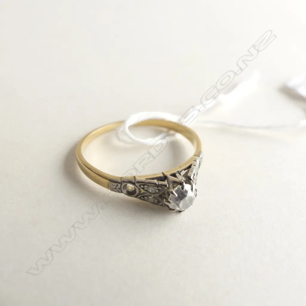 18CT YELLOW GOLD & DIAMOND RING 3.3GMS 2 SHOULDER STONES MISSING Image 1++