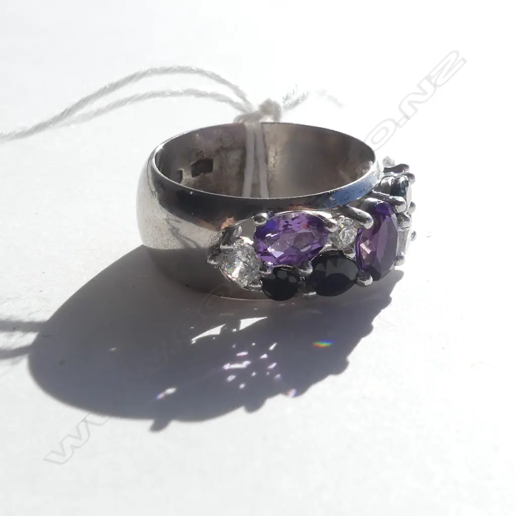 18CT GOLD SAPPHIRE AND AMETHYST & CZ  RING Image 1++