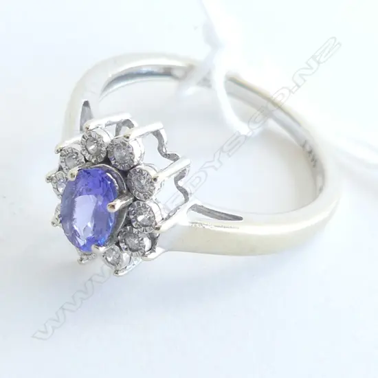 14CT GOLD TANZANITE & DIAMOND RING 2.9GMS