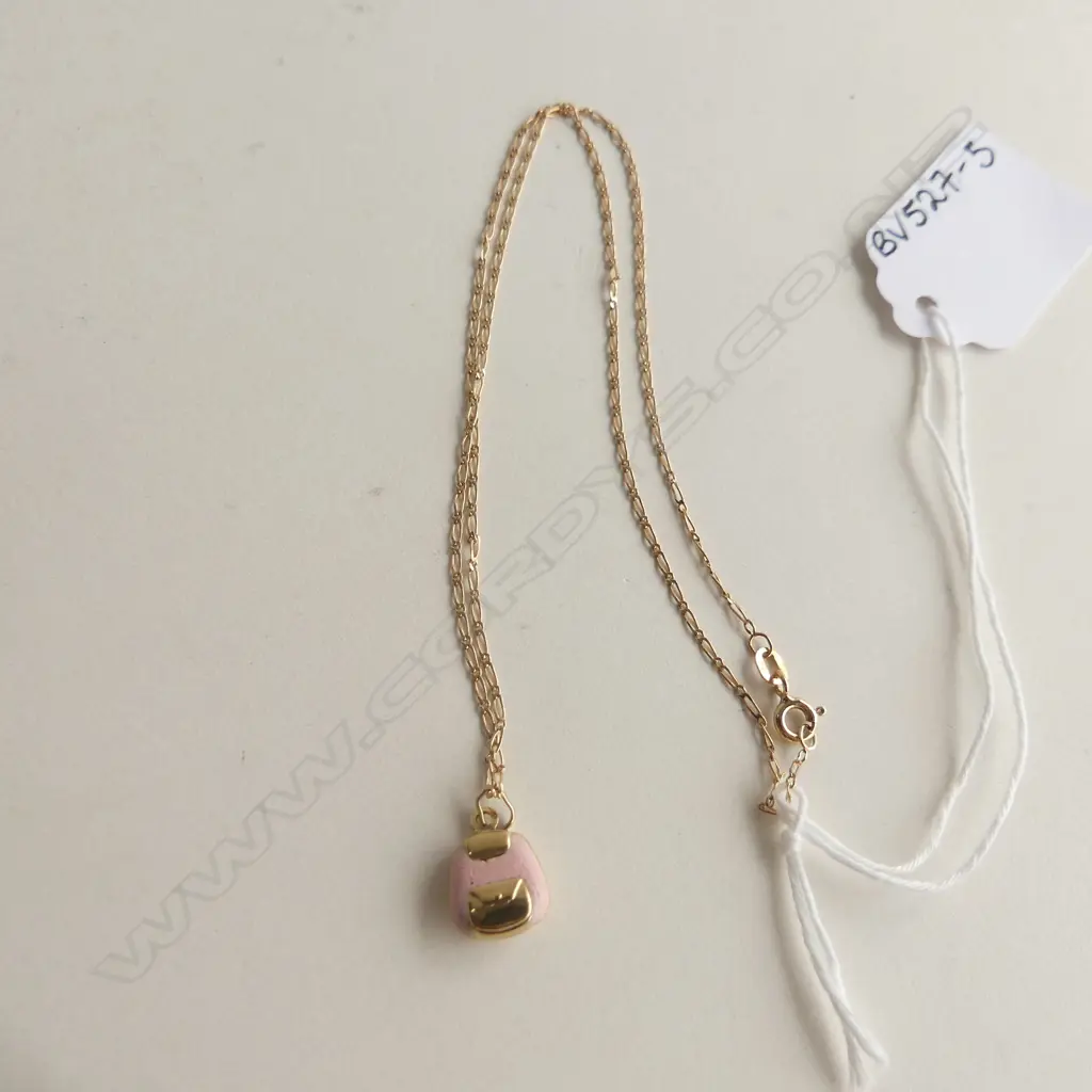 9CT YELLOW GOLD CHAIN WITH GOLD & PINK ENAMEL BACK PACK PENDANT 1.7GMS Image 1++