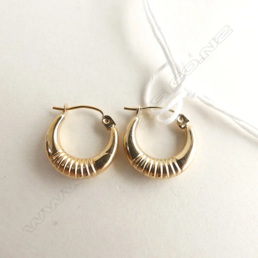 9CT YELLOW GOLD SMALL HOOP EARRINGS 0.7GMS Image 1++
