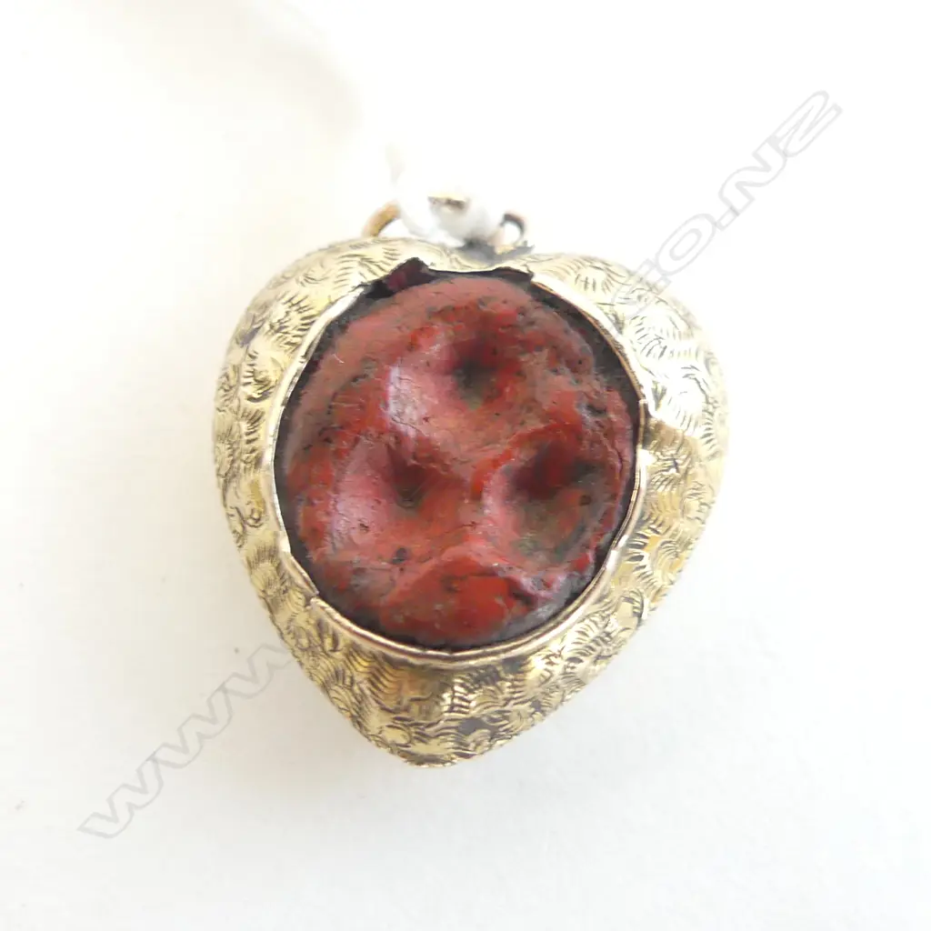 9CT GOLD ENAMEL HEART PENDANT A/F Image 1++