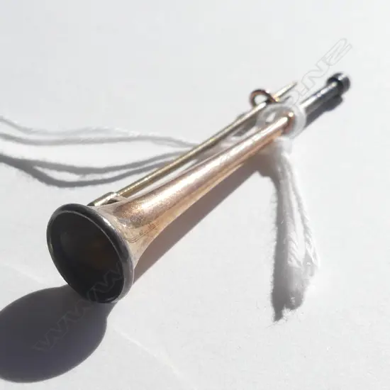 9CT GOLD HUNTING HORN BROOCH