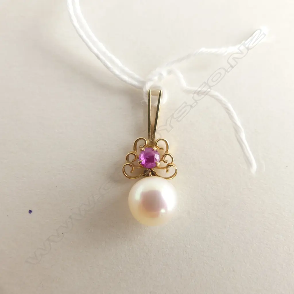 18CT GOLD & PEARL PENDANT W RED STONE (RUBY?) 20776 Image 1++
