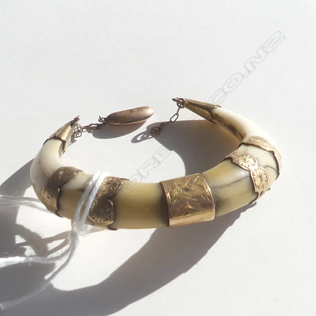 15CT GOLD AND TUSK BROOCH MADE BY KOHN (faulted) Image 1++