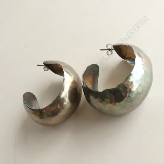 PR LG BEATEN STG SILVER HOOP EARRINGS 18.3GMS