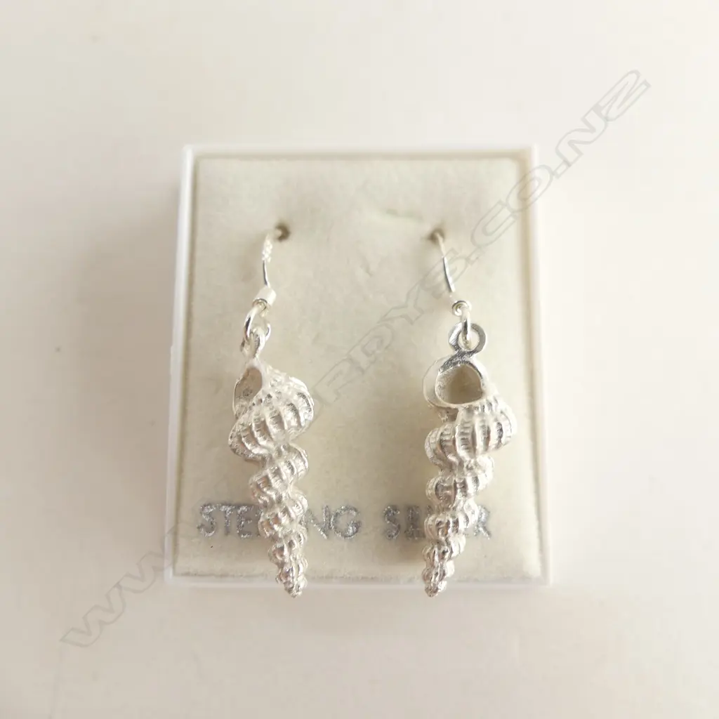 PR VINTAGE AS NEW SILVER SHELL EARRINGS ORIG. BOX Image 1++