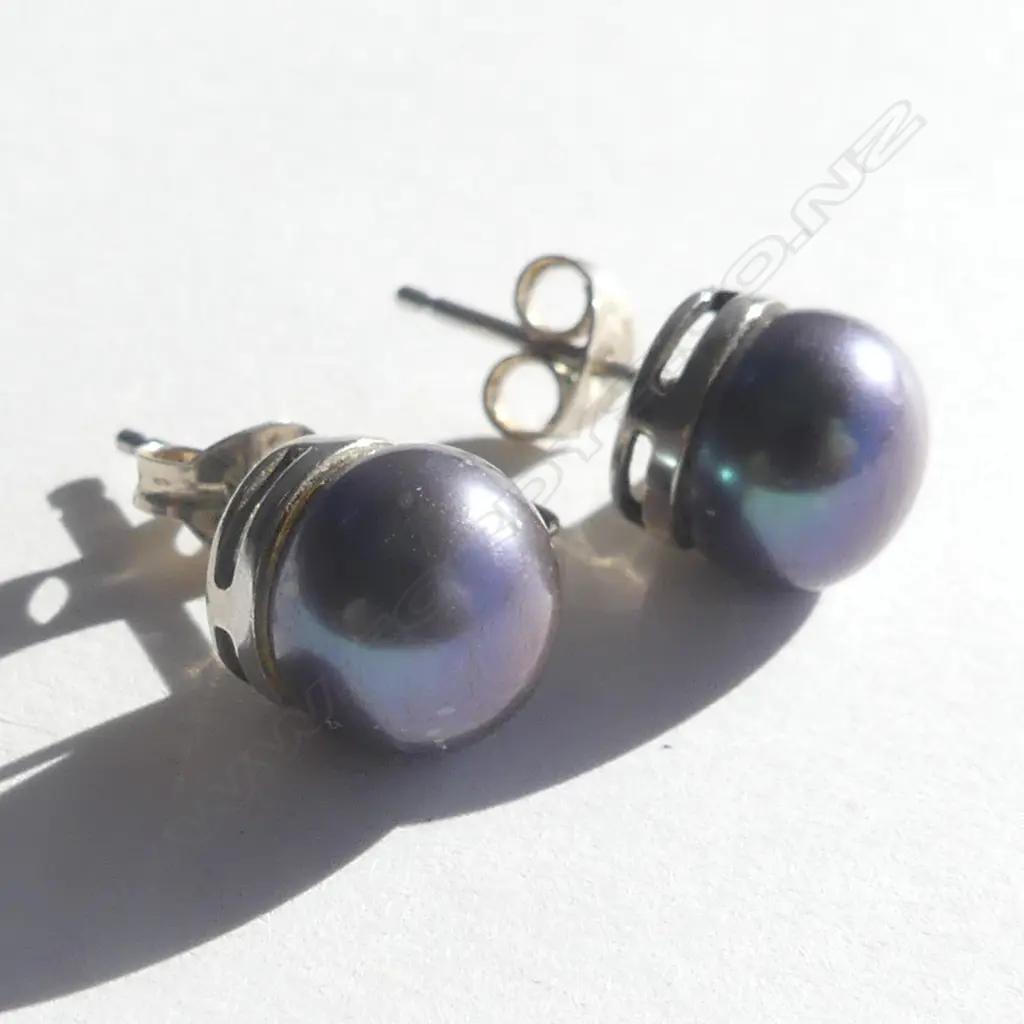 9CT WHITE GOLD DIAMOND AND BLACK PEARL EARRINGS Image 1++