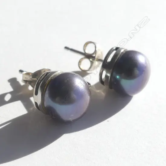 9CT WHITE GOLD DIAMOND AND BLACK PEARL EARRINGS
