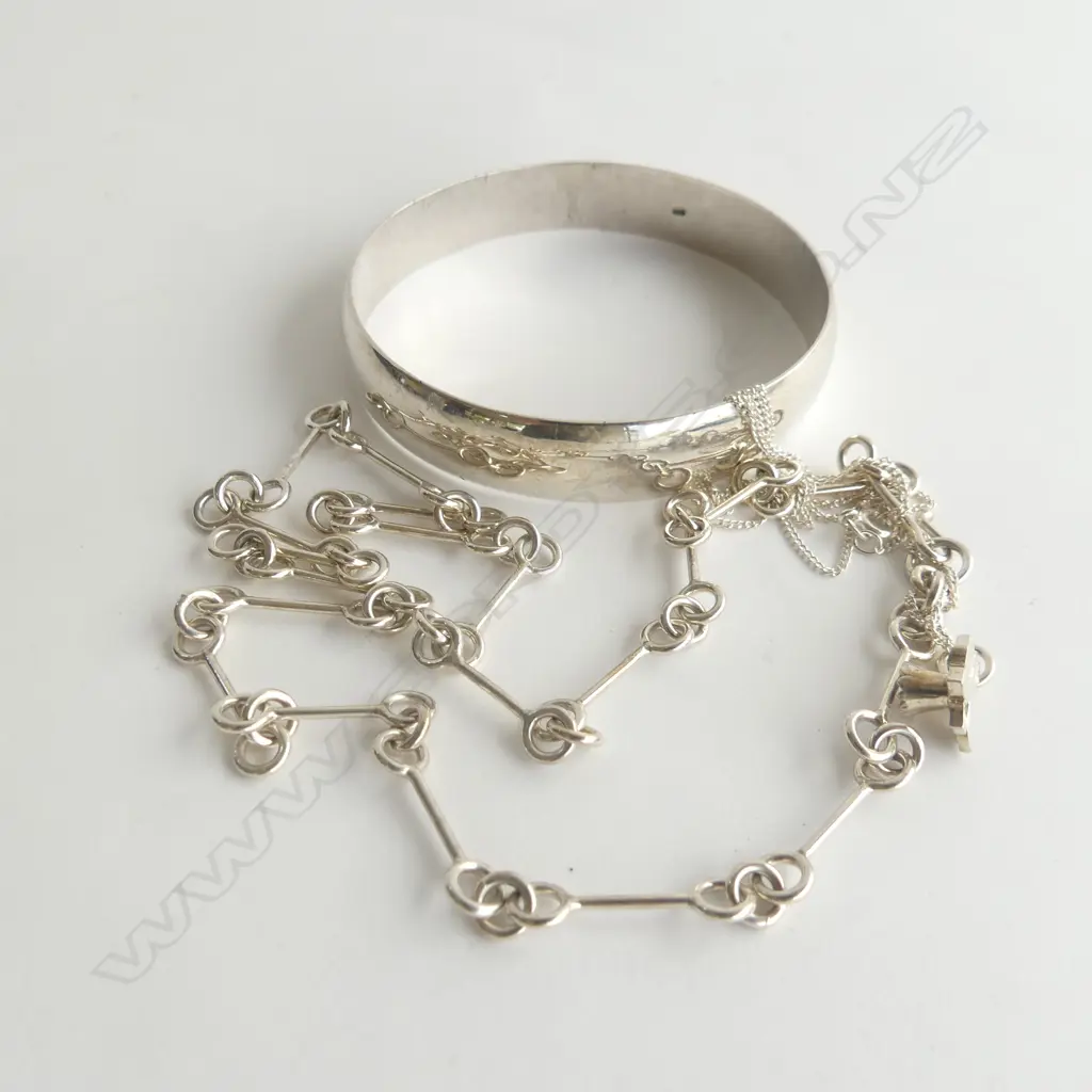 3 PCES STG JEWELLERY; BANGLE & 2 NECKLACES 51 GRAMS Image 1++
